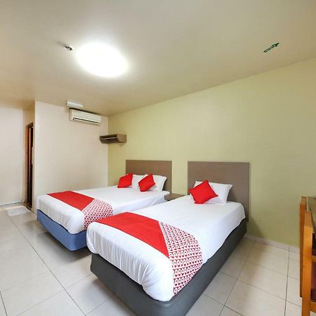 Oyo 434 Marbella Hotel Джохор Бахру Екстериор снимка