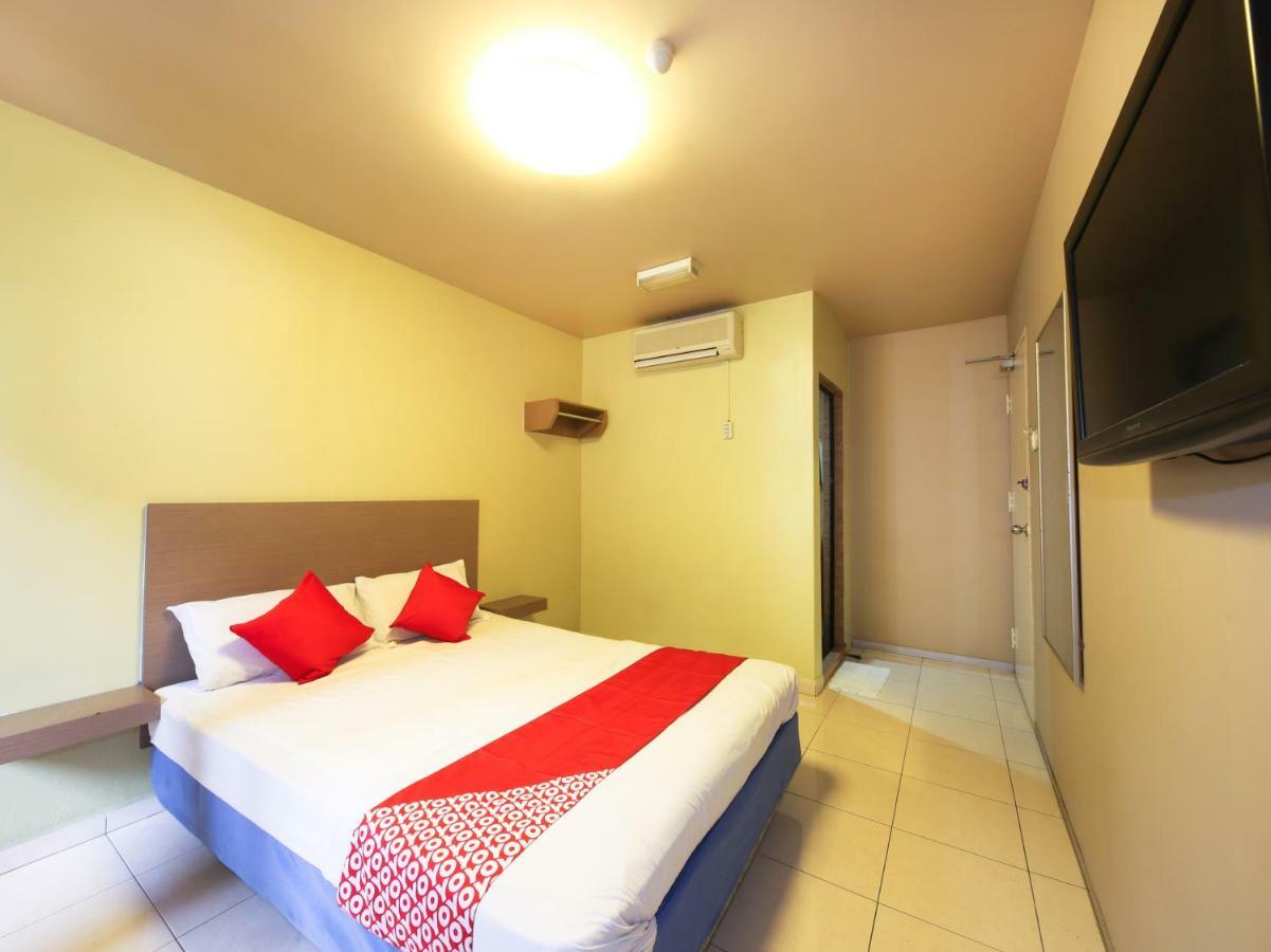 Oyo 434 Marbella Hotel Джохор Бахру Екстериор снимка