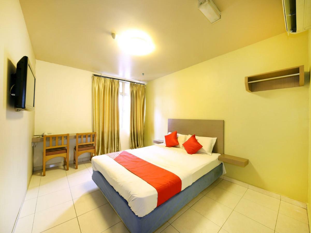 Oyo 434 Marbella Hotel Джохор Бахру Екстериор снимка