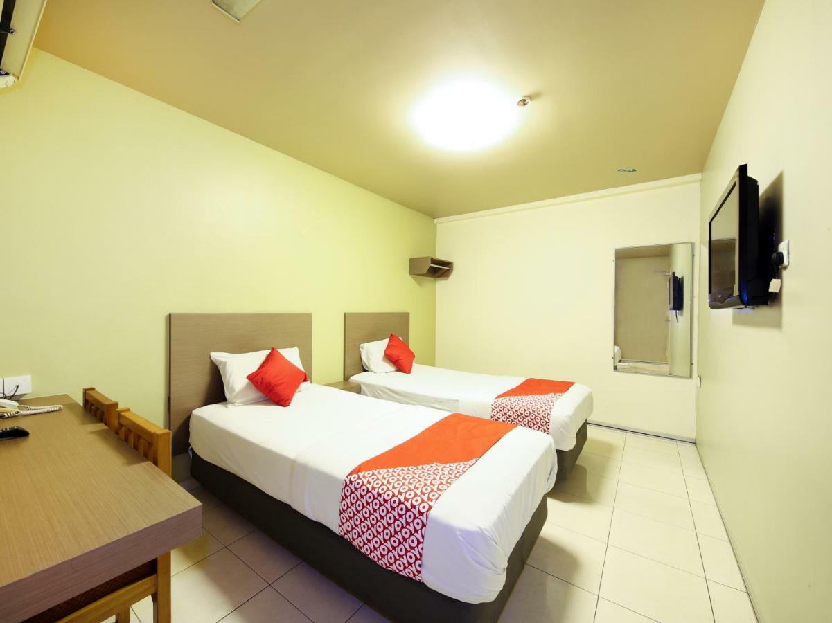 Oyo 434 Marbella Hotel Джохор Бахру Екстериор снимка