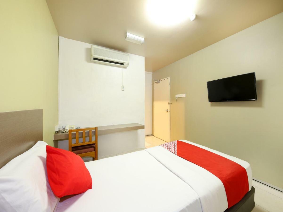 Oyo 434 Marbella Hotel Джохор Бахру Екстериор снимка