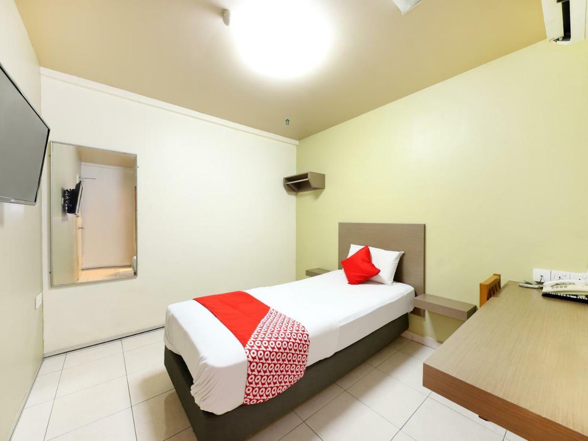 Oyo 434 Marbella Hotel Джохор Бахру Екстериор снимка