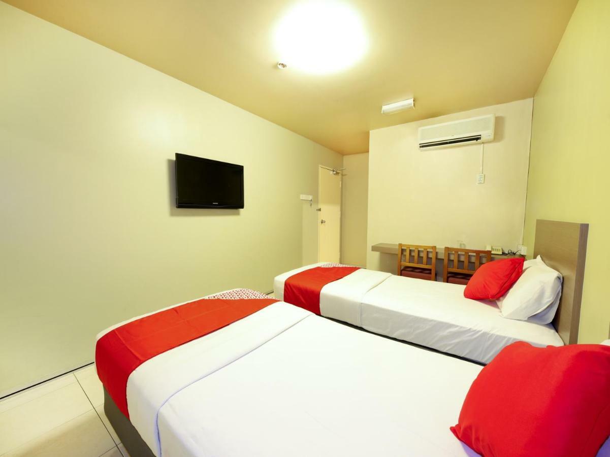 Oyo 434 Marbella Hotel Джохор Бахру Екстериор снимка