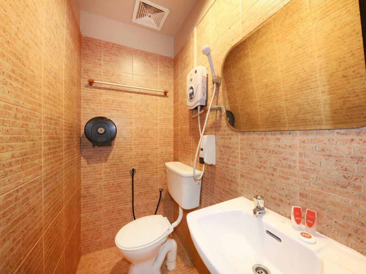 Oyo 434 Marbella Hotel Джохор Бахру Екстериор снимка