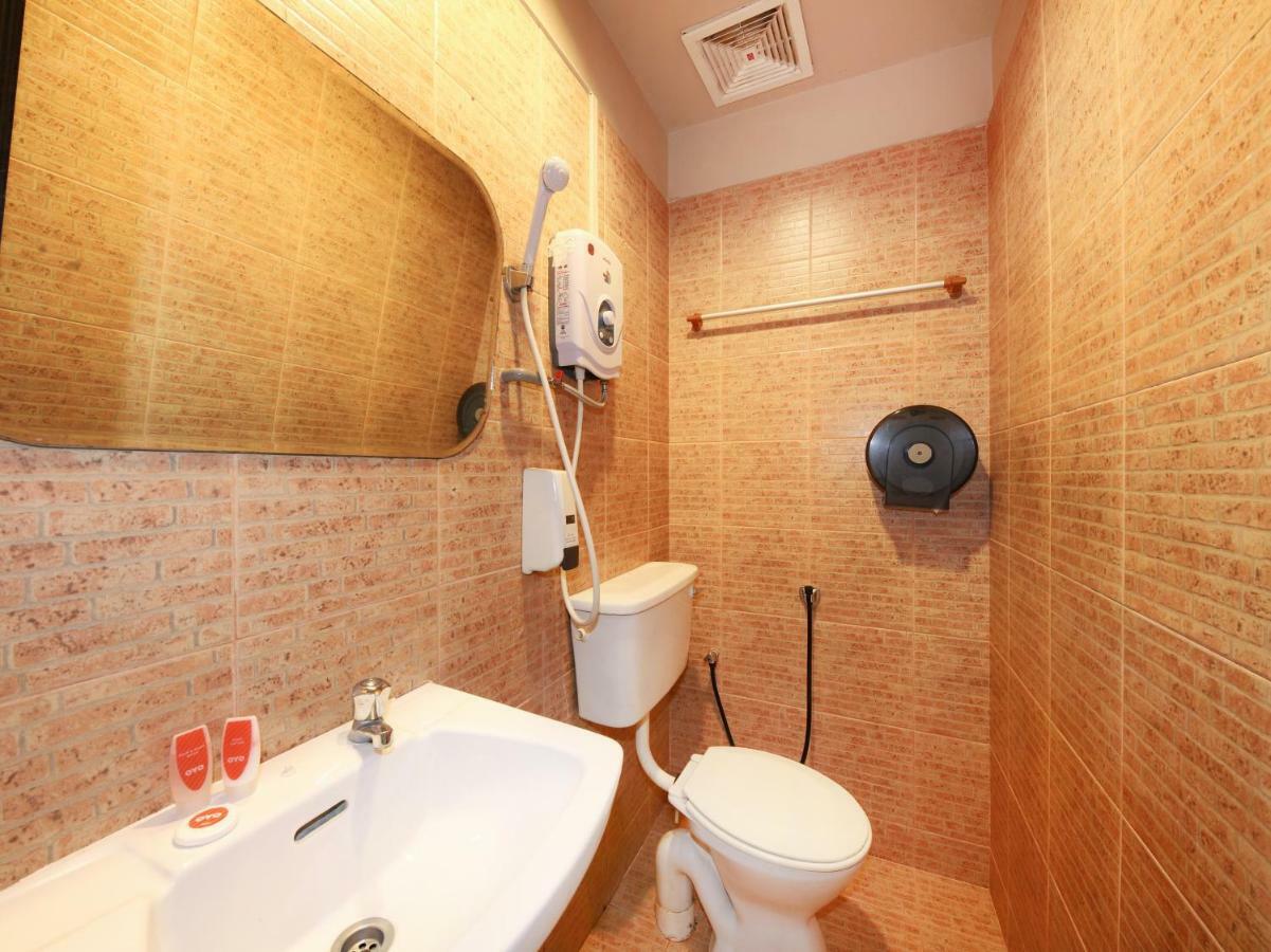 Oyo 434 Marbella Hotel Джохор Бахру Екстериор снимка