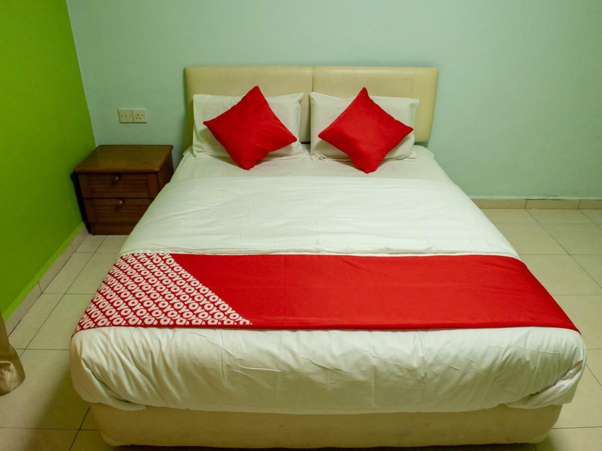Oyo 434 Marbella Hotel Джохор Бахру Екстериор снимка