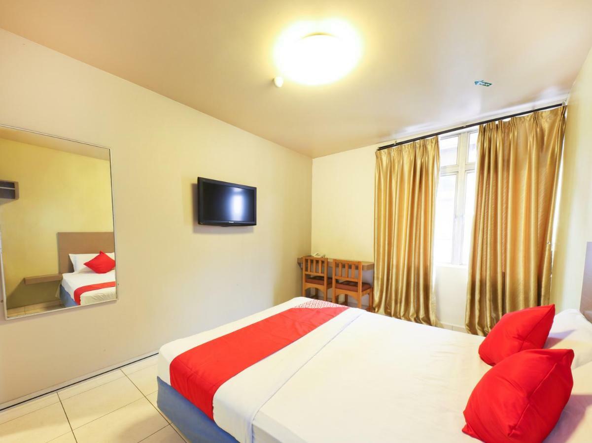 Oyo 434 Marbella Hotel Джохор Бахру Екстериор снимка