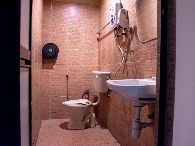 Oyo 434 Marbella Hotel Джохор Бахру Екстериор снимка