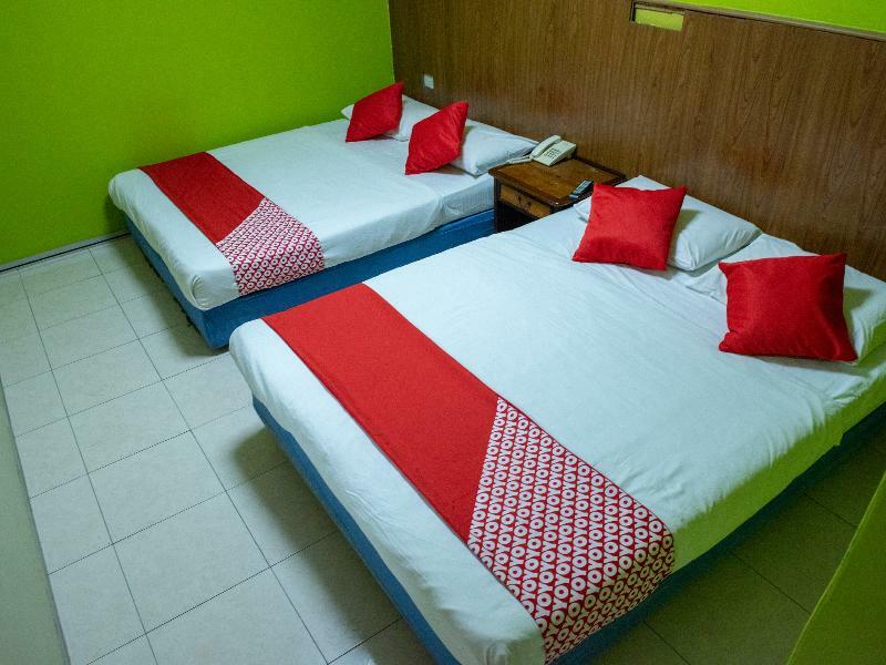 Oyo 434 Marbella Hotel Джохор Бахру Екстериор снимка